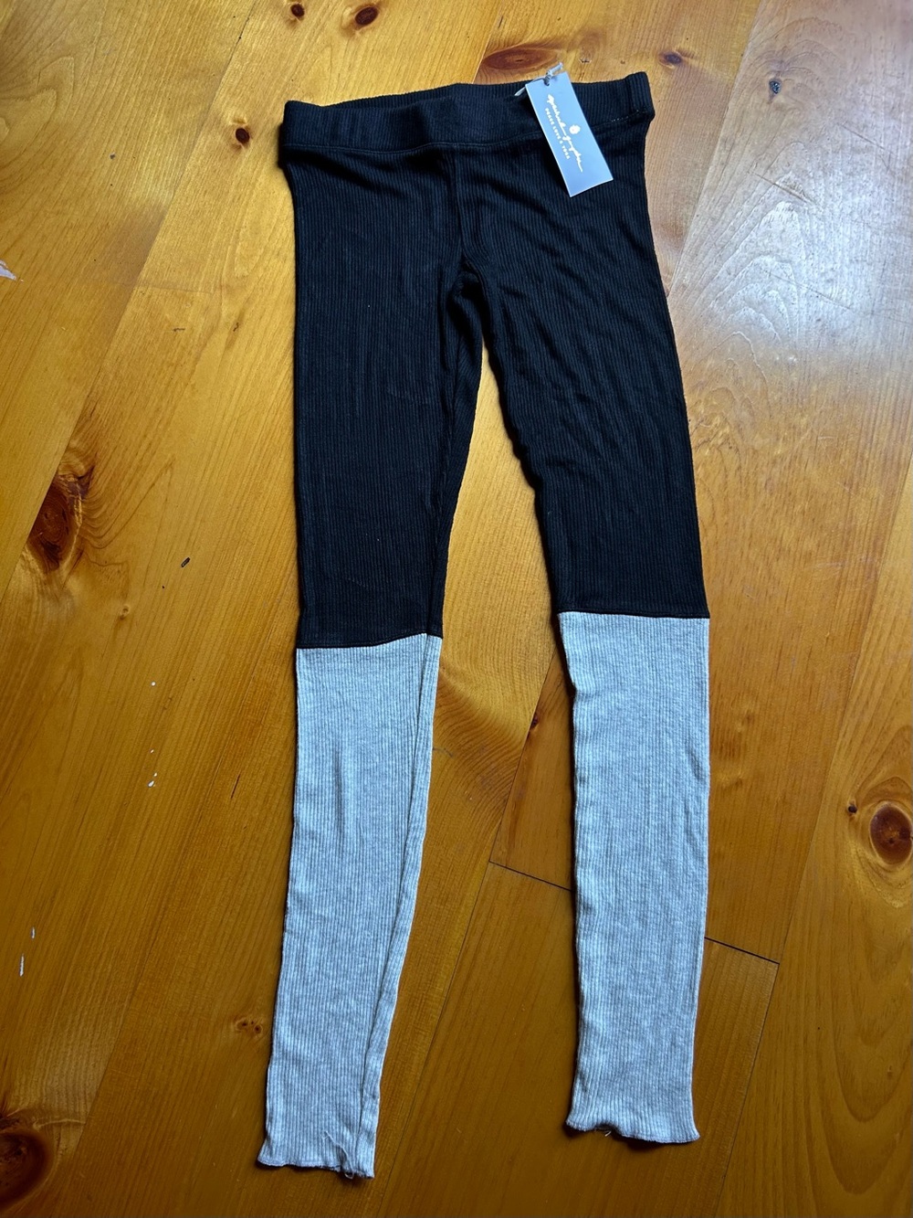 Spiritual Gangster  Two-Tone Ribbed Leggings - Black & Light Gray